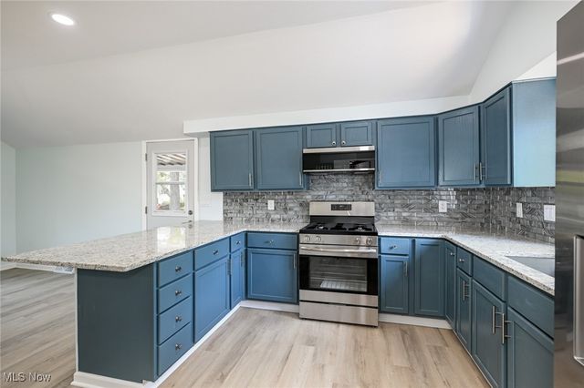 1319 Stratford Street, Barberton, OH 44203