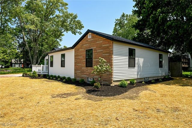 1319 Stratford Street, Barberton, OH 44203