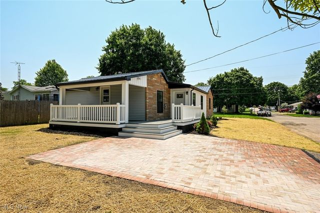 1319 Stratford Street, Barberton, OH 44203