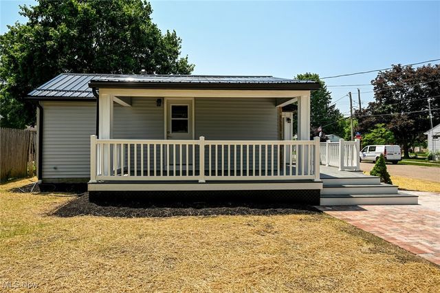 1319 Stratford Street, Barberton, OH 44203