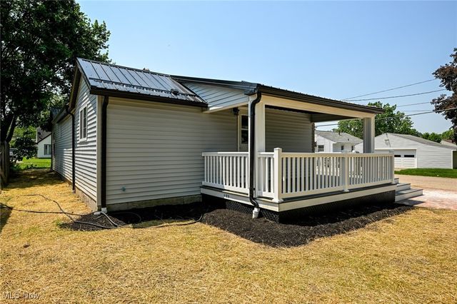 1319 Stratford Street, Barberton, OH 44203