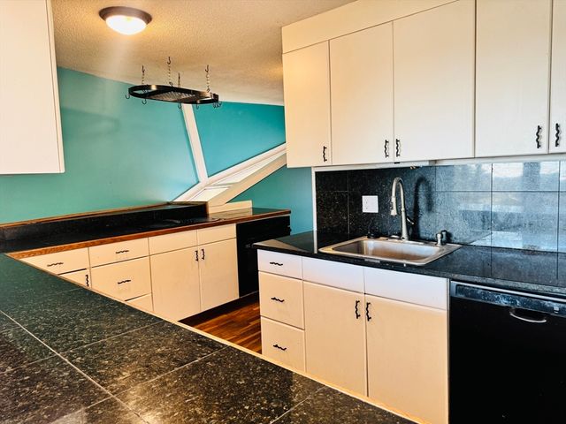 550 Southwick St, Agawam, MA 01030