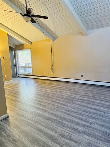 550 Southwick St, Agawam, MA 01030