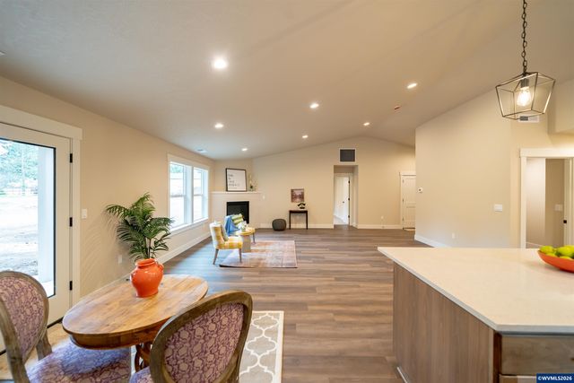 950 6th St, Lyons, OR 97358