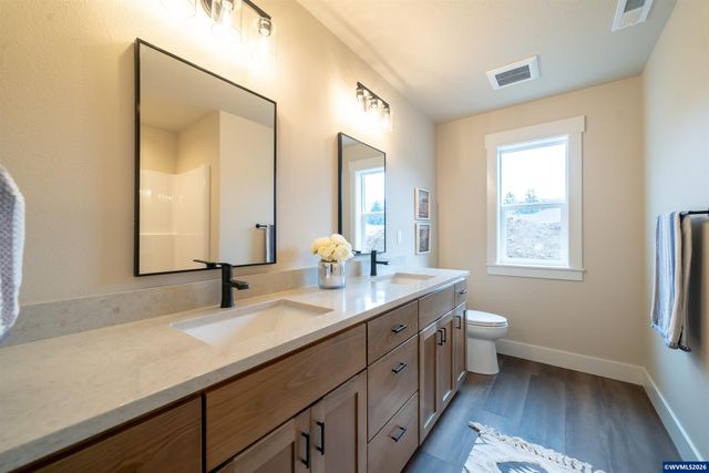 950 6th St, Lyons, OR 97358