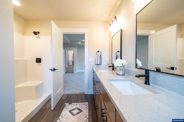 950 6th St, Lyons, OR 97358