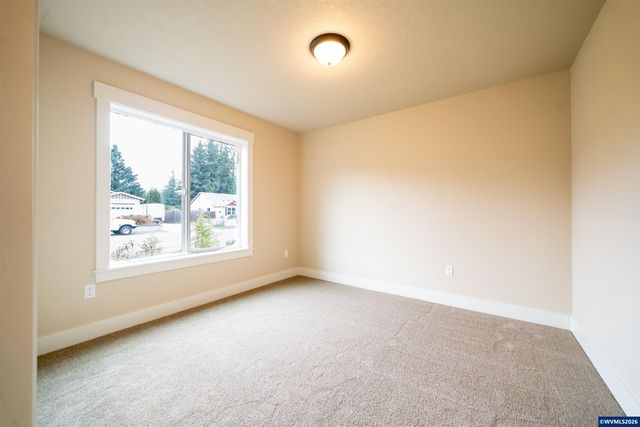 950 6th St, Lyons, OR 97358