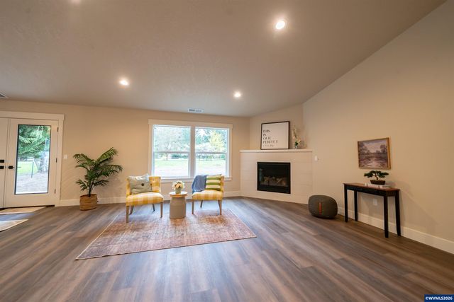 950 6th St, Lyons, OR 97358