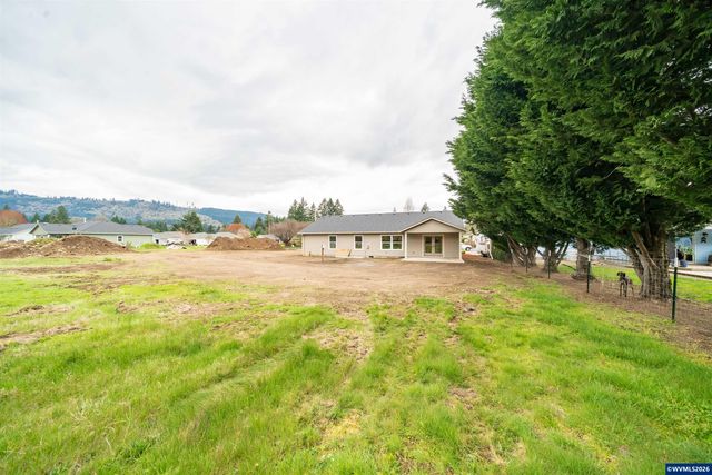 950 6th St, Lyons, OR 97358