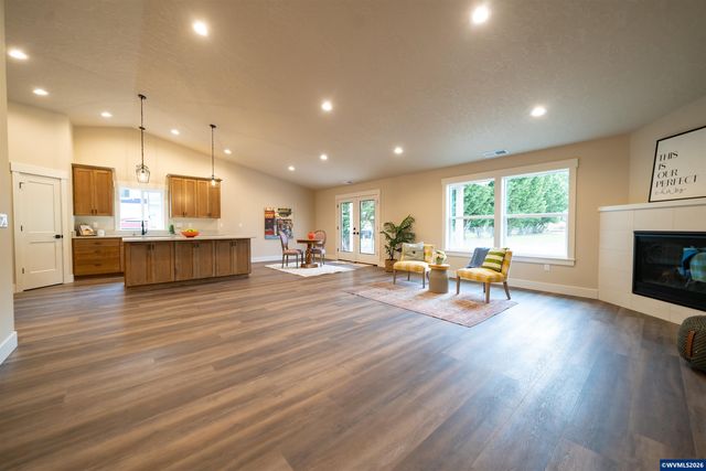 950 6th St, Lyons, OR 97358