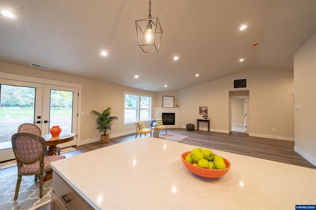 950 6th St, Lyons, OR 97358