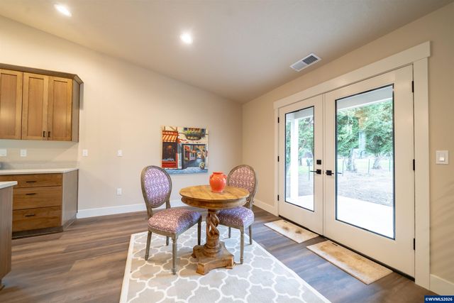 950 6th St, Lyons, OR 97358