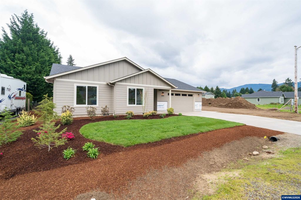950 6th St, Lyons, OR 97358