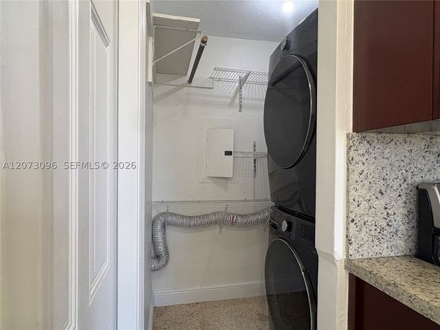 6777 SW 21st St 6779, Miami, FL 33155