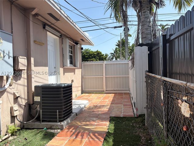 6777 SW 21st St 6779, Miami, FL 33155