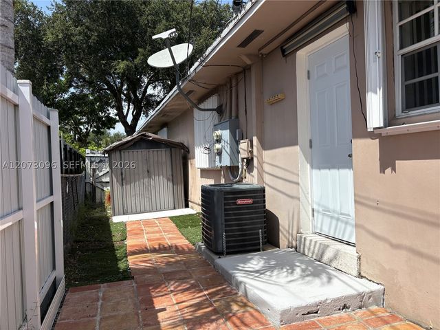 6777 SW 21st St 6779, Miami, FL 33155