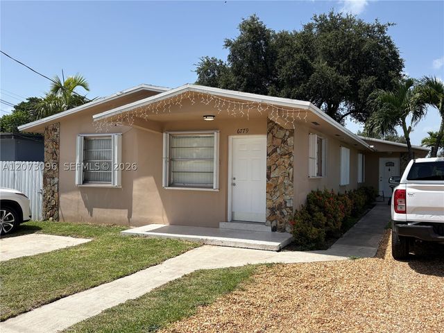 6777 SW 21st St 6779, Miami, FL 33155