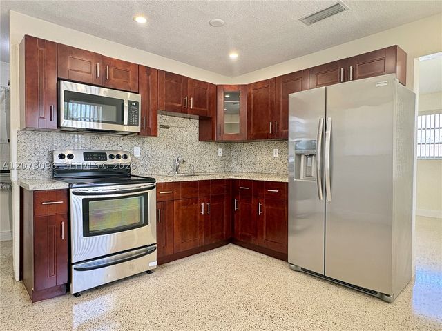 6777 SW 21st St 6779, Miami, FL 33155