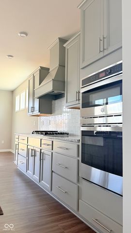 6933 Bayview Run, Mccordsville, IN 46055