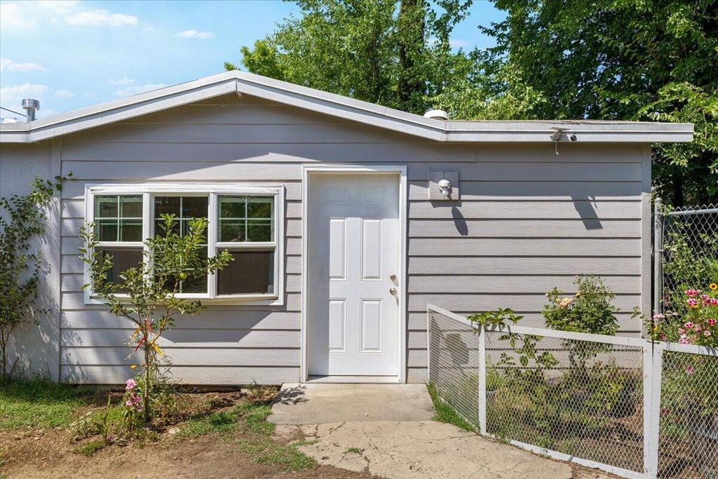 124 S Columbus Avenue, Medford, OR 97501