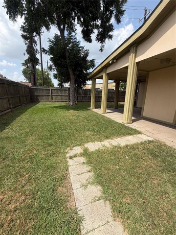 13310 Robinglen Drive, Houston, TX 77083