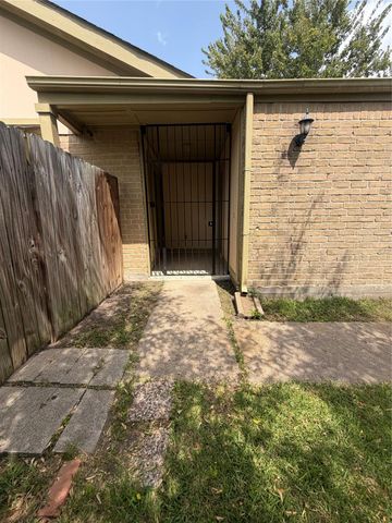 13310 Robinglen Drive, Houston, TX 77083