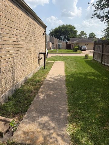 13310 Robinglen Drive, Houston, TX 77083