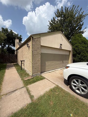 13310 Robinglen Drive, Houston, TX 77083