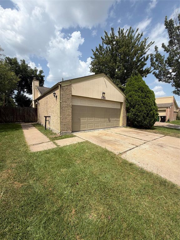 13310 Robinglen Drive, Houston, TX 77083