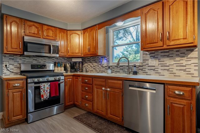 80 Merle Boulevard, Munroe Falls, OH 44262