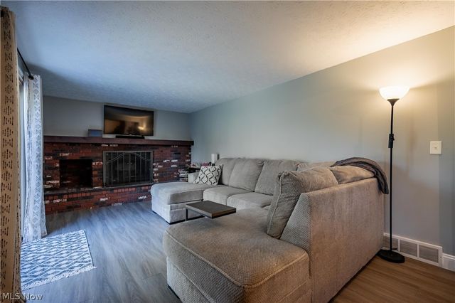 80 Merle Boulevard, Munroe Falls, OH 44262
