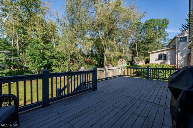80 Merle Boulevard, Munroe Falls, OH 44262