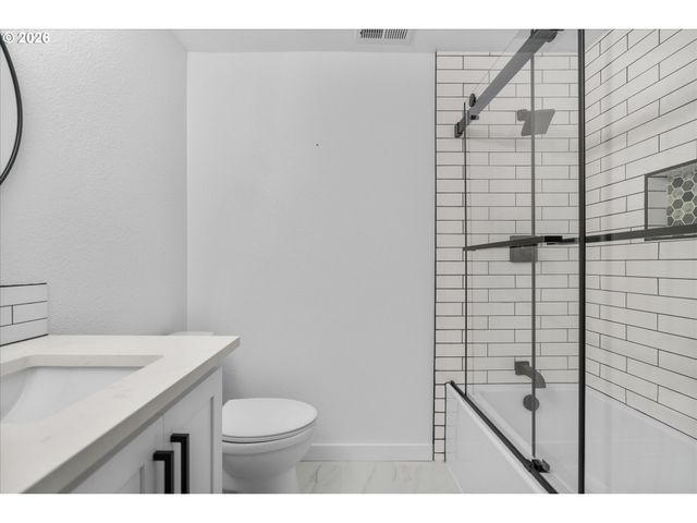 602 S VERMONT St, Portland, OR 97219