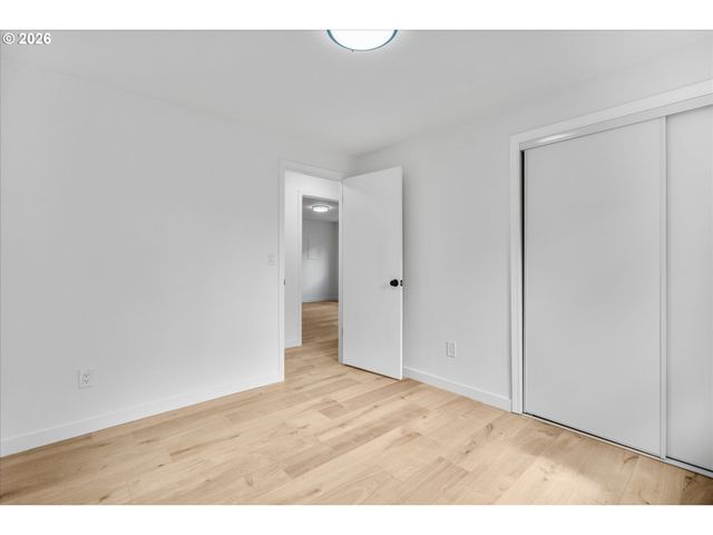 602 S VERMONT St, Portland, OR 97219