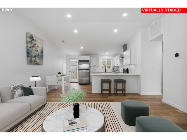 602 S VERMONT St, Portland, OR 97219