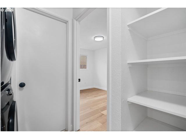 602 S VERMONT St, Portland, OR 97219