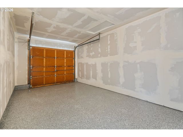 602 S VERMONT St, Portland, OR 97219