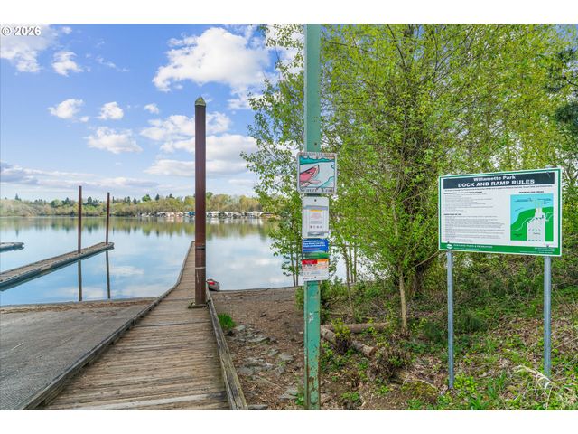 602 S VERMONT St, Portland, OR 97219