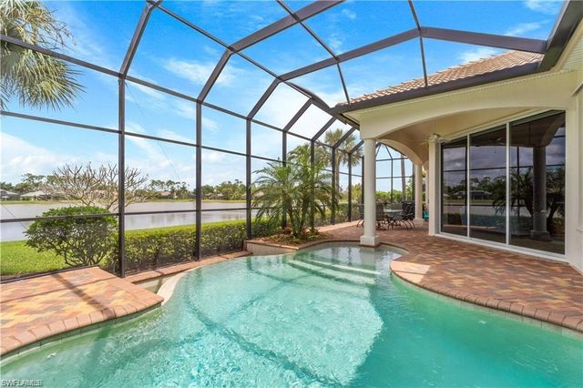 2046 Imperial CIR, Naples, FL 34110