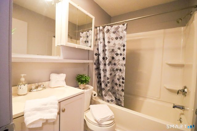 76 Summer Street, New London, CT 06320
