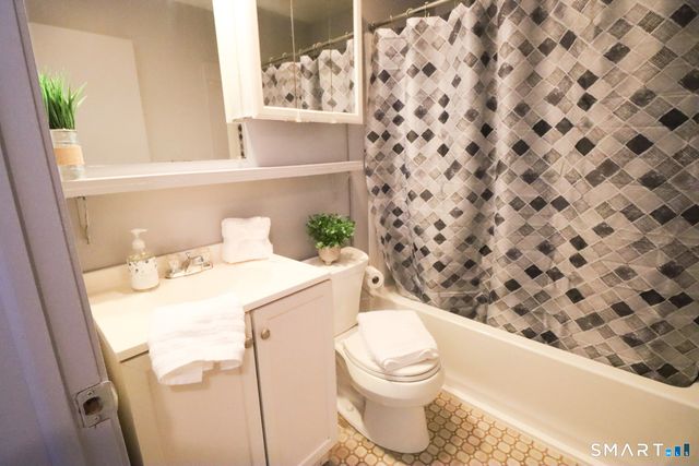 76 Summer Street, New London, CT 06320