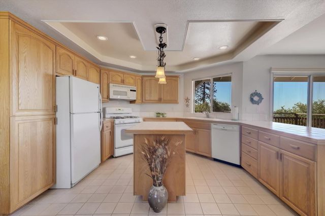 10952 Gopher Mine Trl, Grass Valley, CA 95949