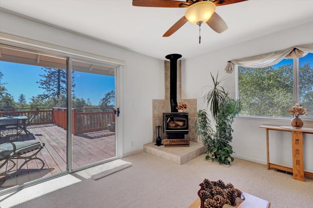 10952 Gopher Mine Trl, Grass Valley, CA 95949