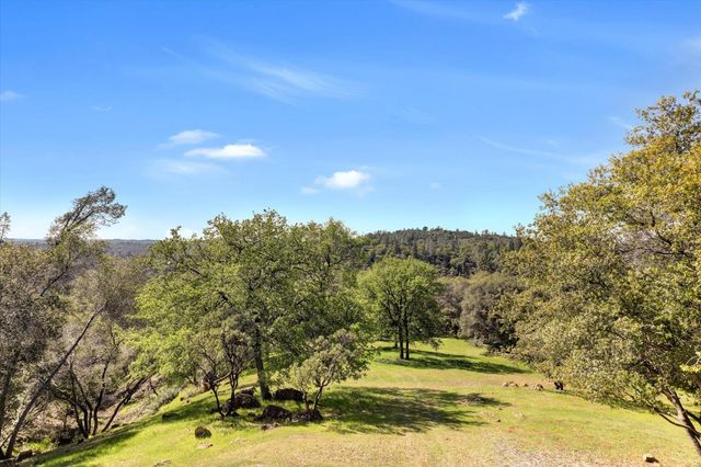 10952 Gopher Mine Trl, Grass Valley, CA 95949
