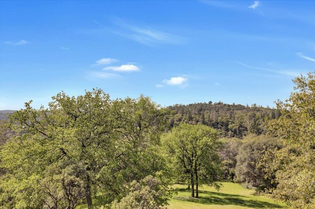 10952 Gopher Mine Trl, Grass Valley, CA 95949