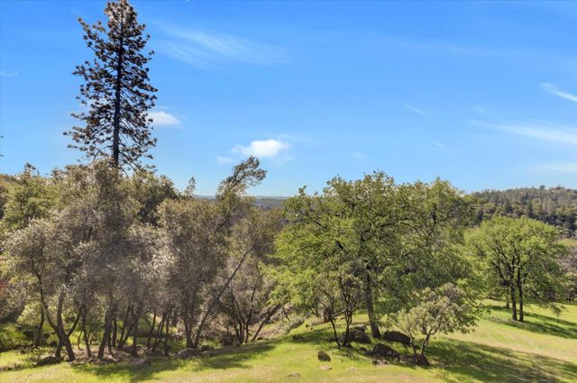 10952 Gopher Mine Trl, Grass Valley, CA 95949