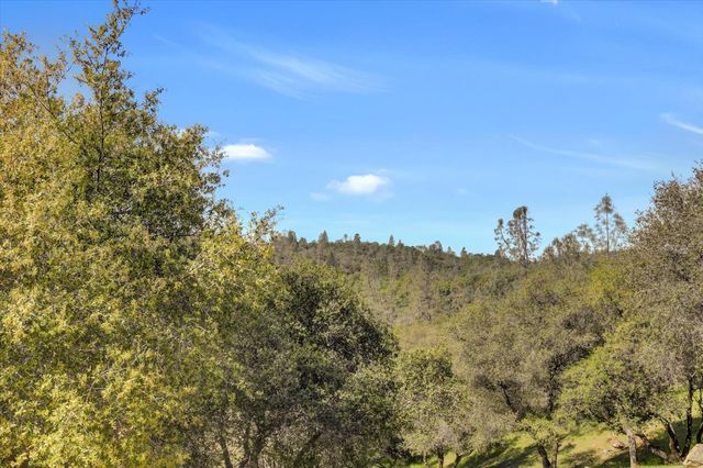 10952 Gopher Mine Trl, Grass Valley, CA 95949