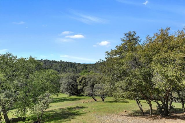 10952 Gopher Mine Trl, Grass Valley, CA 95949