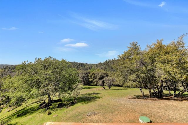 10952 Gopher Mine Trl, Grass Valley, CA 95949