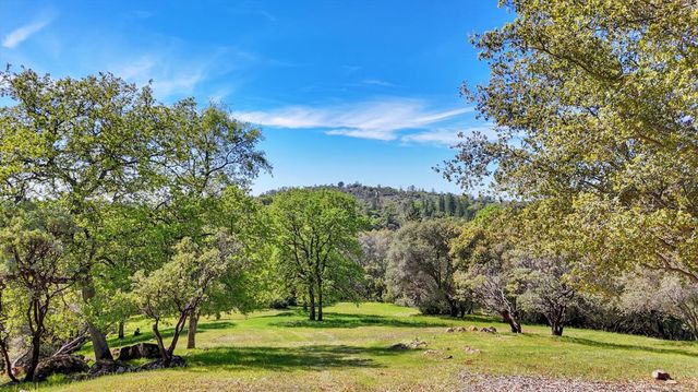 10952 Gopher Mine Trl, Grass Valley, CA 95949